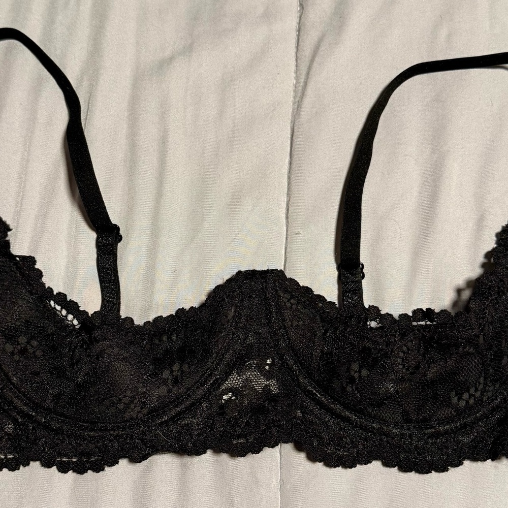 Black Lace Underwire Bralette - Women Intimates & Sleepwear.
Never worn.